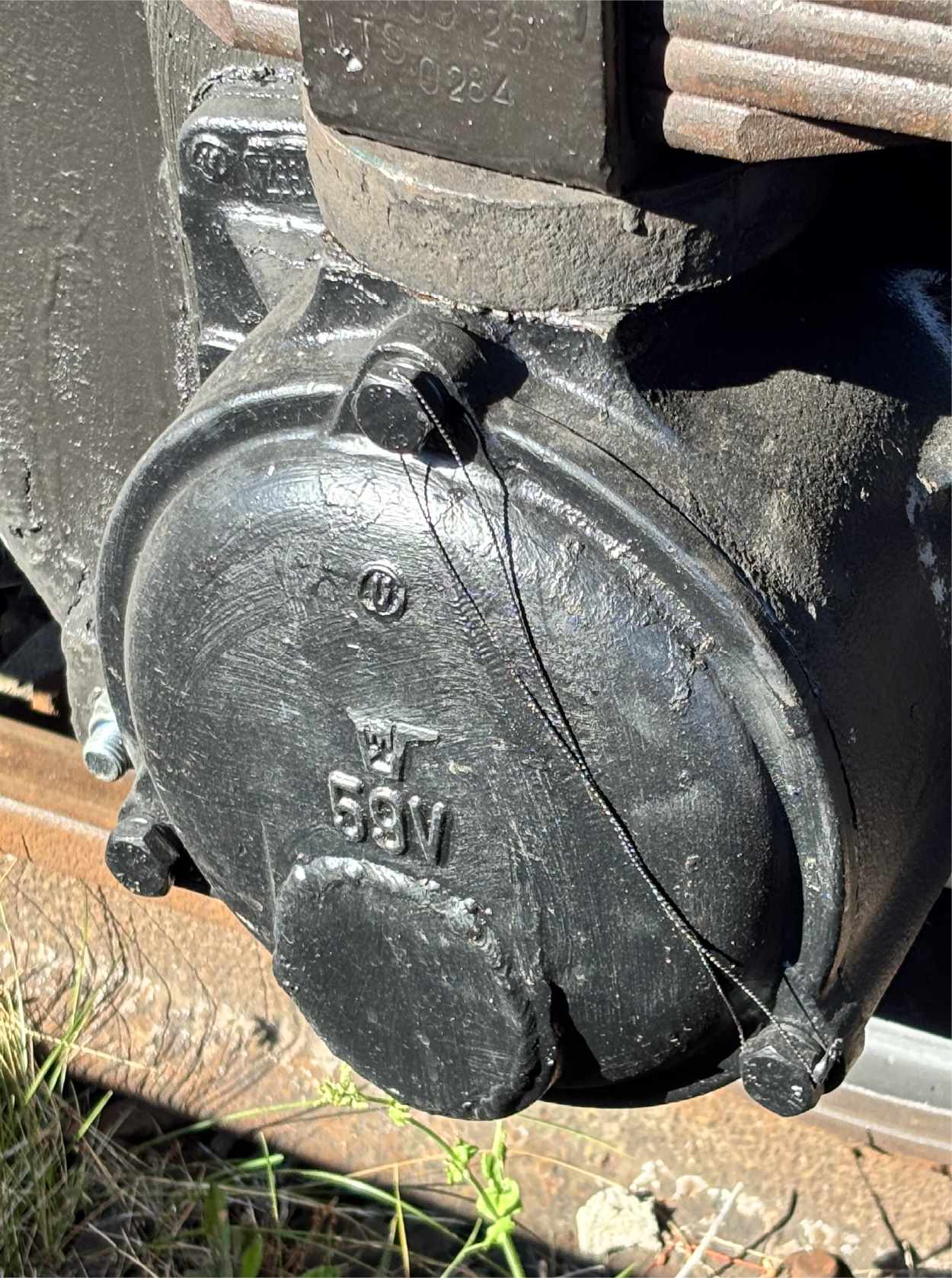 Schadensanalyse defektes Eisenbahn-Bauteil Reengineering Schienenfahrzeug-Ersatzteil Neuentwicklung Bahnteil ohne Originallieferant